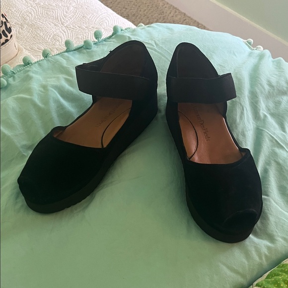 L'Amour Des Pieds Shoes - Elegant Black Platform Women's Shoes